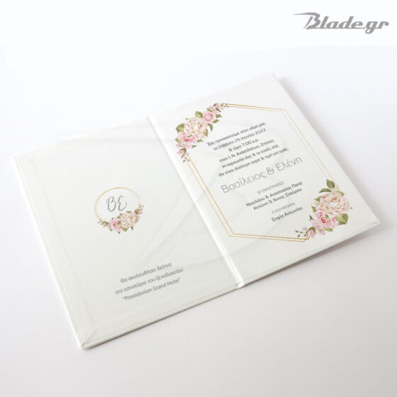 Λευκό προσκλητήριο γάμου με ροζ τριαντάφυλλα σε σκληρό χαρτόνι - ανοιχτό