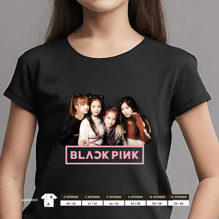 Το Tshirt BlackPink είναι το τέλειο δώρο για την κόρη σου που λατρεύει τη δημοφιλή K-pop μπάντα. Κατασκευασμένο από 100% βαμβάκι, είναι άνετο και ελαστικό, ώστε να μπορεί να το φοράει όλη την ημέρα. Με το μαύρο μπλουζάκι με το ρεαλιστικό σχέδιο, η κόρη σου θα είναι η πιο στυλάτη στο πάρτι της!