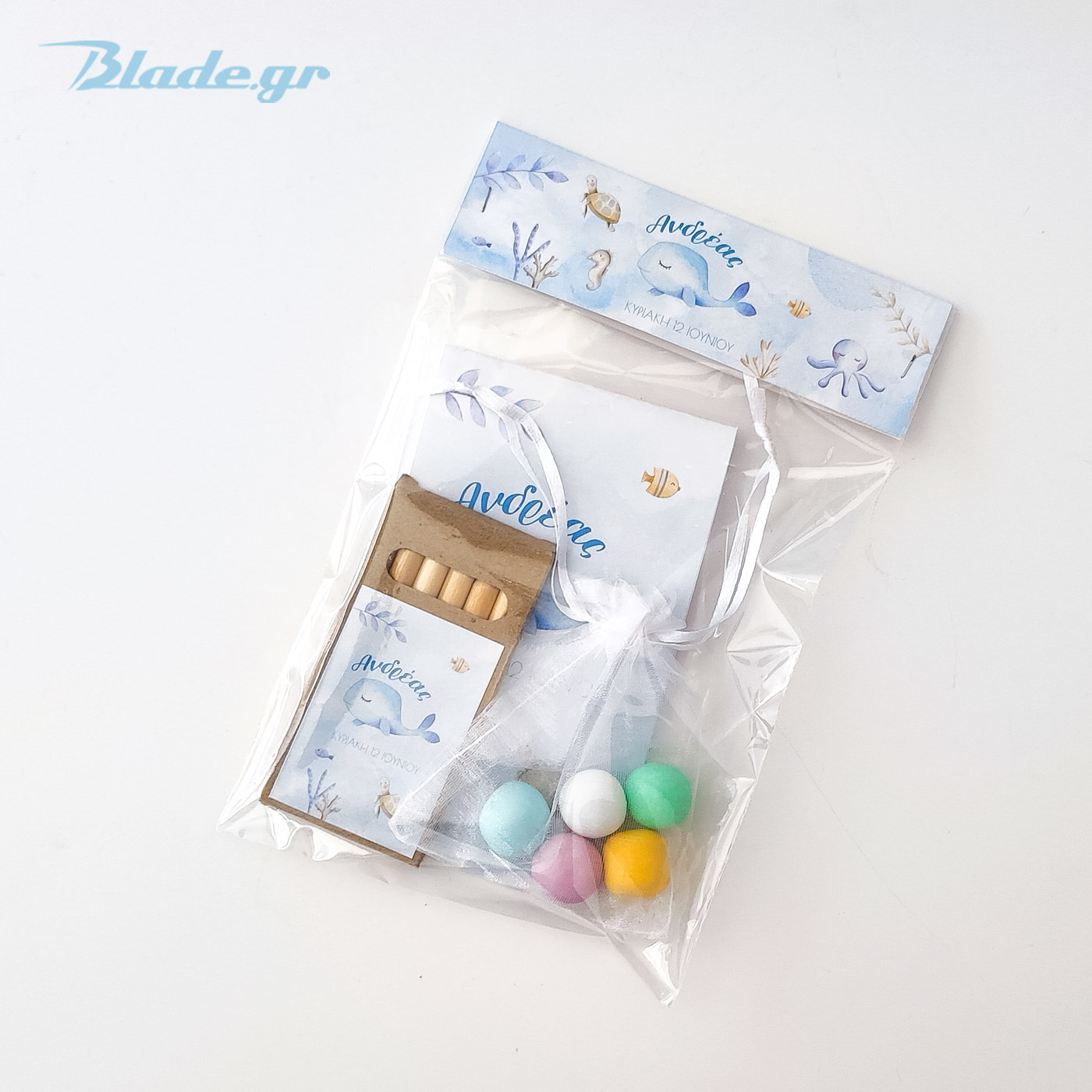 WHALE_TAG_KOUFETA_BLOCK_XYLOBOGIA Παιδική μπομπονιέρα βάπτισης φαλαινάκι. Με μπλοκάκι, ξυλομπογιές και κουφέτα με θέμα βυθό και θάλασσα